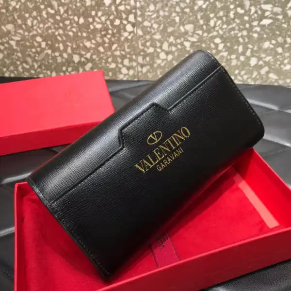 VALENTINO ROCKSTUD WALLET