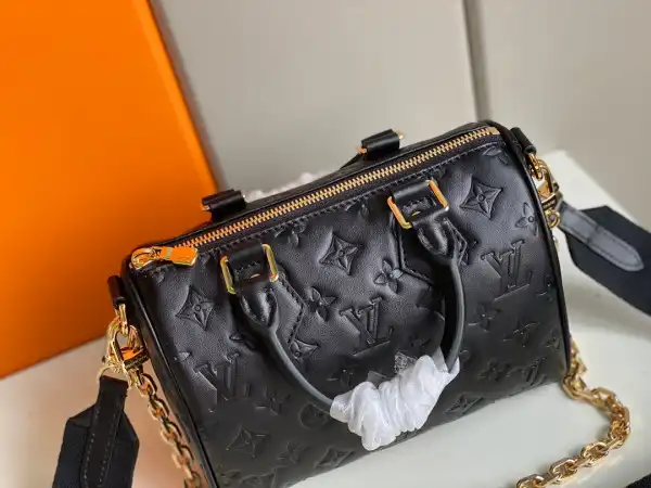 Repladies offers premium fake Louis bags at unbeatable prices. Our products are cheap because we focus on direct sales LOUIS VUITTON SPEEDY BANDOULIÈRE 22