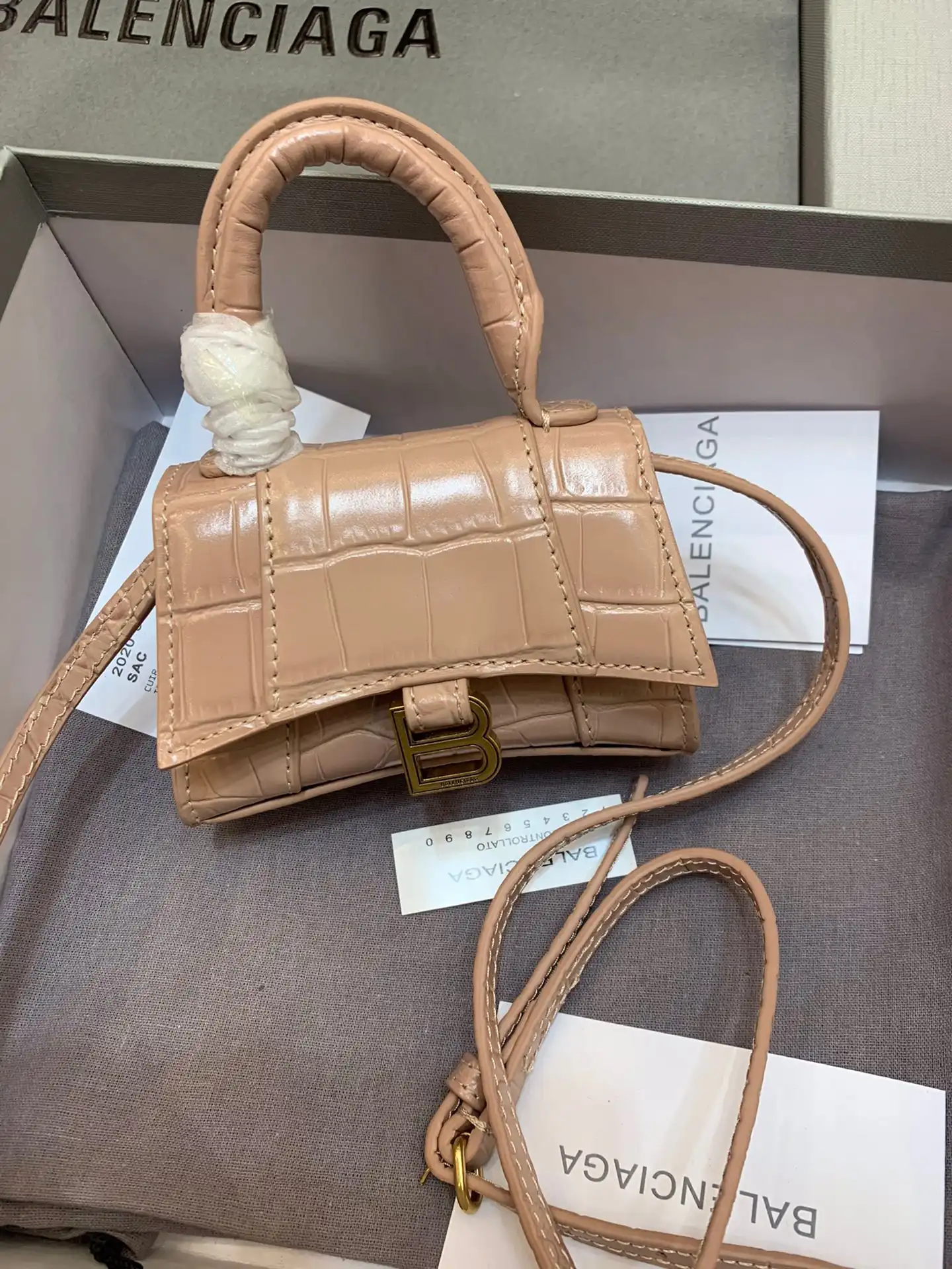 First bag ru BALENCIAGA HOURGLASS