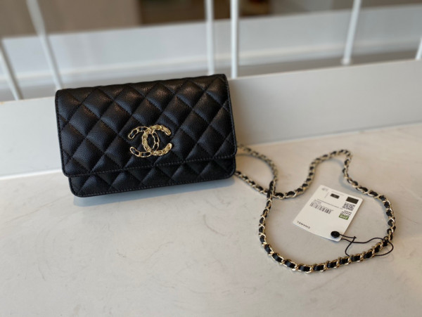 CL CHAIN WALLET CAVIAR