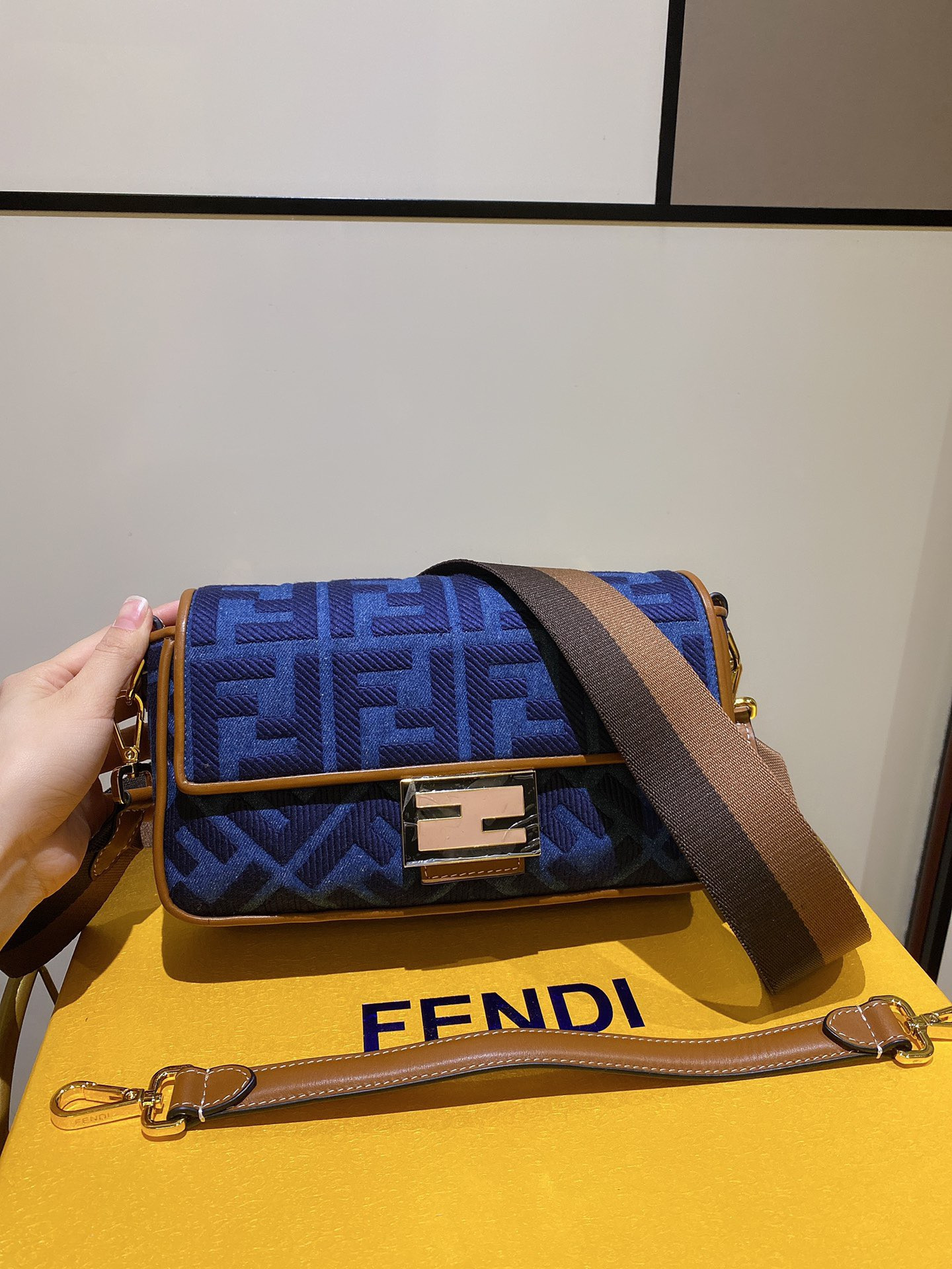 HOT SALE FENDI BAGUETTE