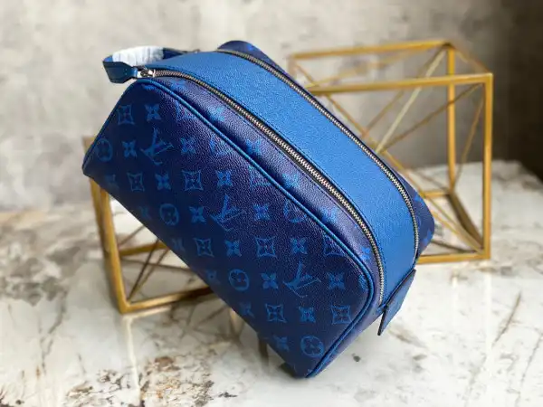 Rep LOUIS VUITTON DOPP KIT TOILET POUCH