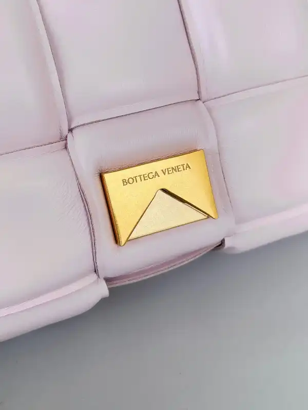 BOTTEGA VENETA THE CHAIN CASSETTE