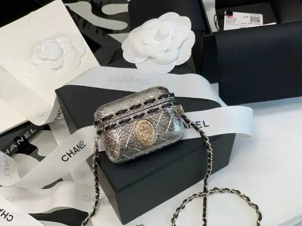 First bag ru CHANEL AIRPODS CASE NECKLACE