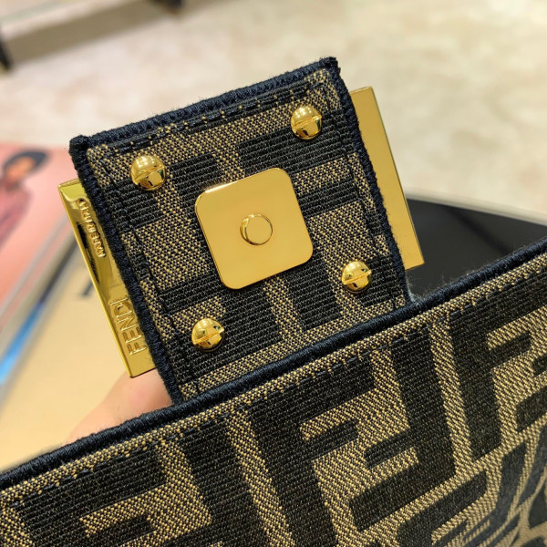 HOT SALE FENDI BAGUETTE