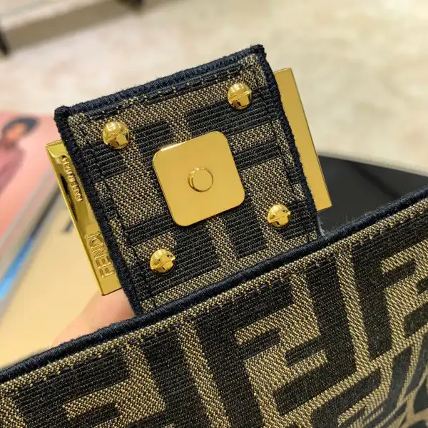 FENDI BAGUETTE