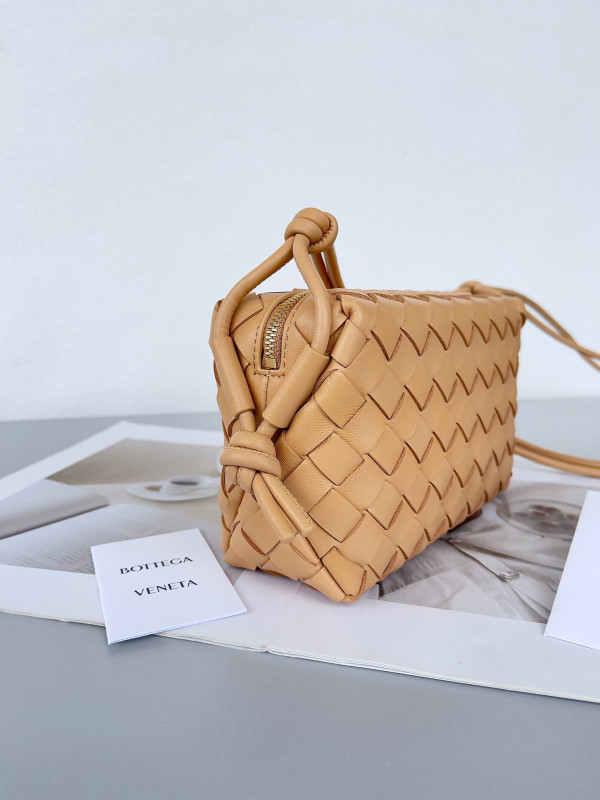 HOT SALE BOTTEGA VENETA Mini Loop Camera Bag