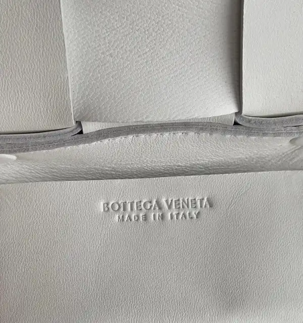 BOTTEGA VENETA Candy mini Cassette-12*8*4cm