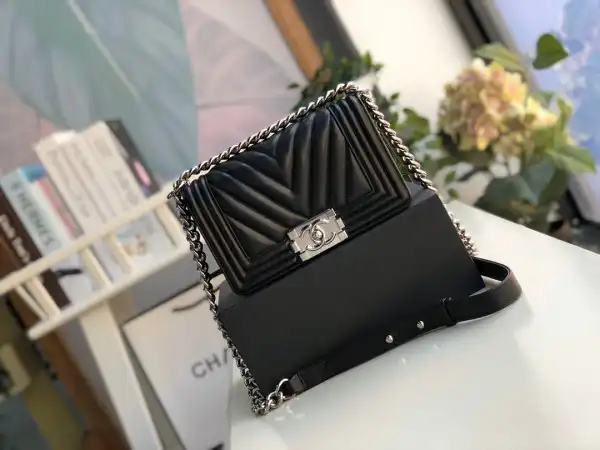 CHANEL BOY BAG 20CM 25CM