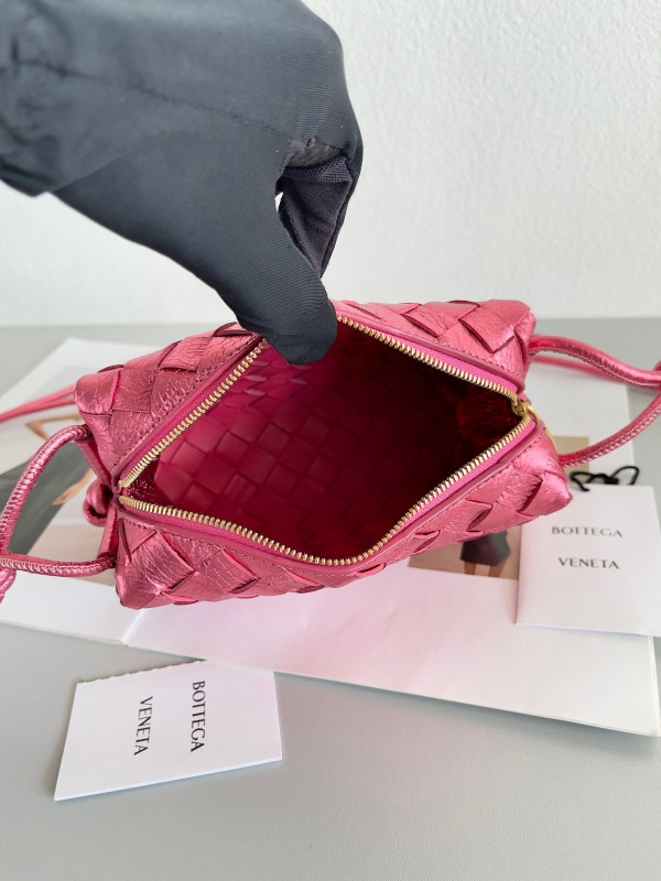 [FREE SHIPPING] BOTTEGA VENETA Mini Loop Camera Bag