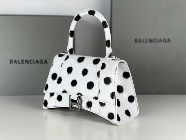 Yupoo bagsoffer BALENCIAGA HOURGLASS