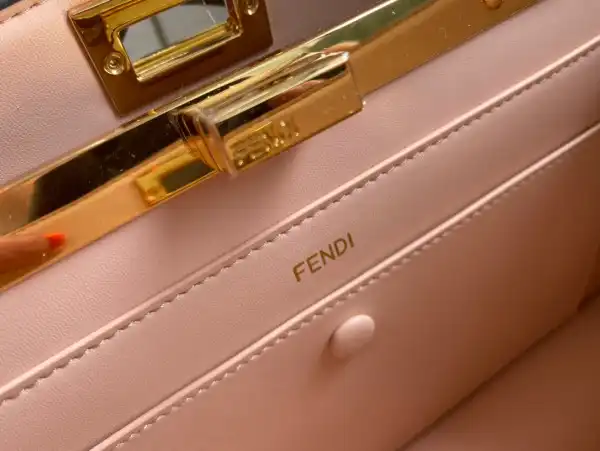 Yupoo bagsoffer FENDI PEEKABOO ISEEU EAST-WEST