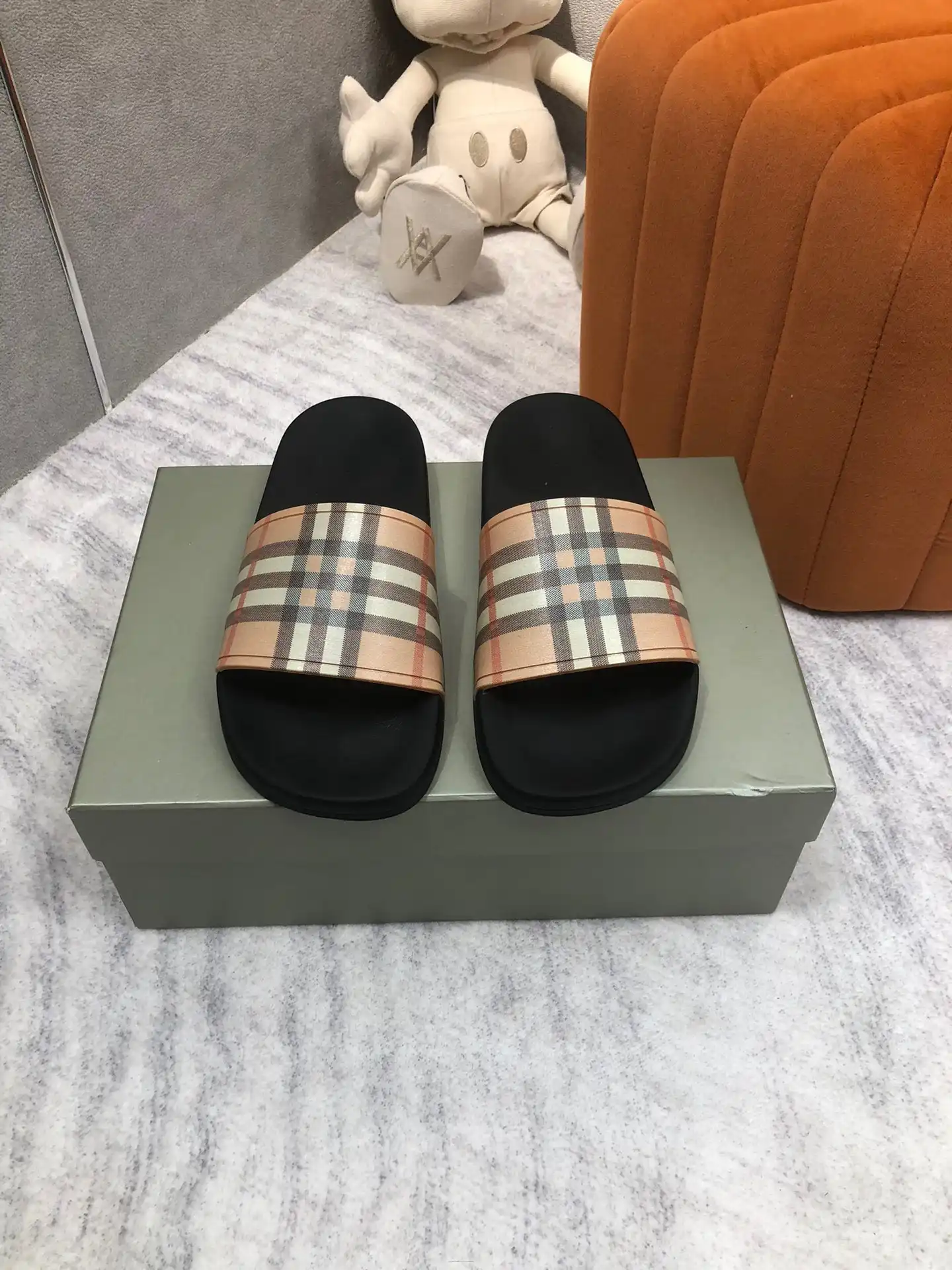 Burberry Vintage Check Slides