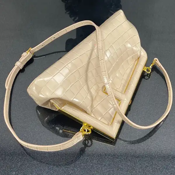 Bagsoffer FENDI FIRST