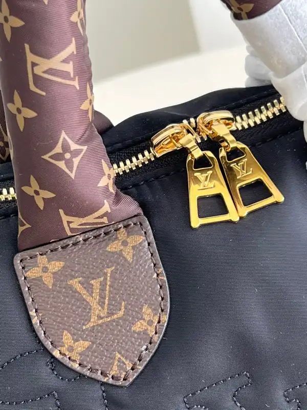 Repladies offers premium fake Louis bags at unbeatable prices. Our products are cheap because we focus on direct sales LOUIS VUITTON SPEEDY BANDOULIÈRE 25