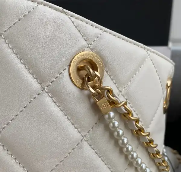 CHANEL SHOPPING BAG