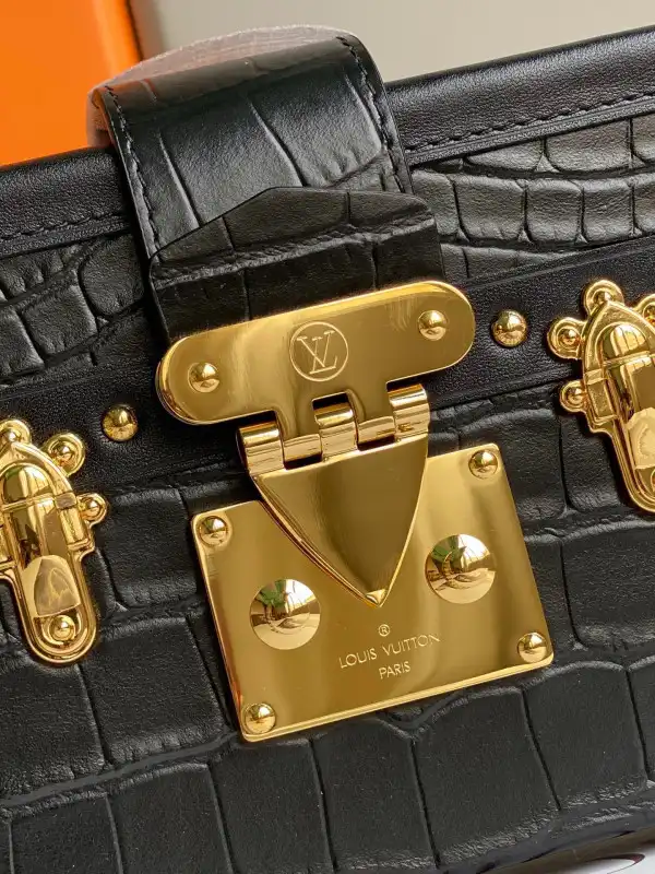 LOUIS VUITTON PETITE MALLE