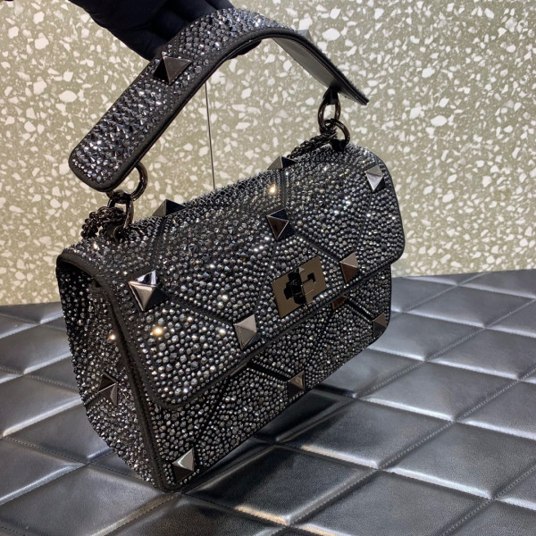 HOT SALE VALENTINO MEDIUM ROMAN STUD THE SHOULDER BAG WITH CHAIN