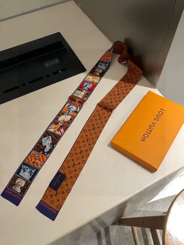 LOUIS VUITTON BANDEAU