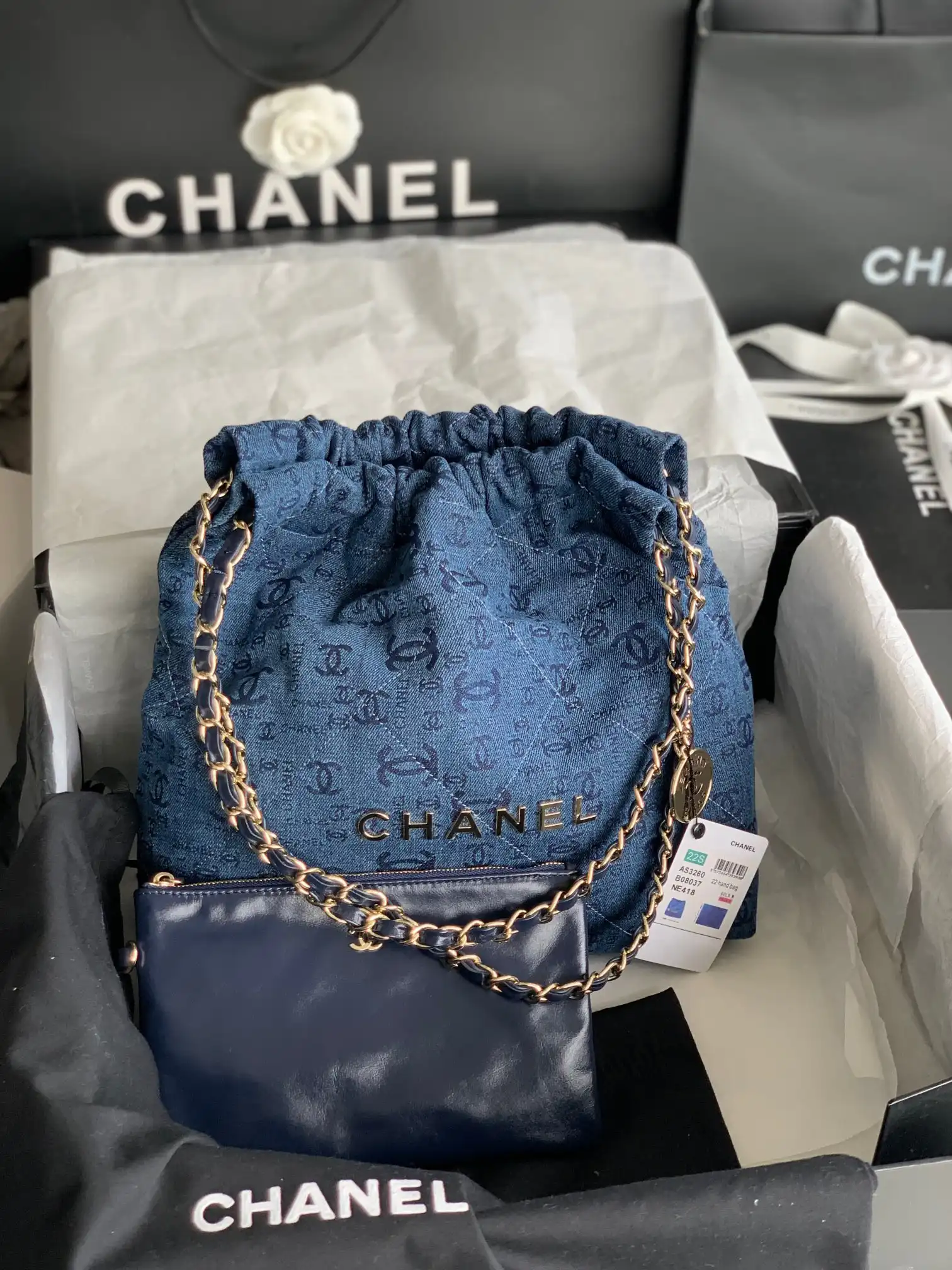 CHANEL 22 SMALL HANDBAG