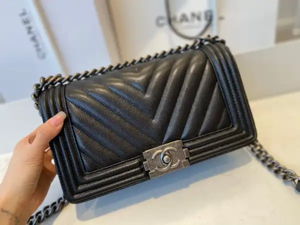 CHANEL BOY BAG 20CM 25CM