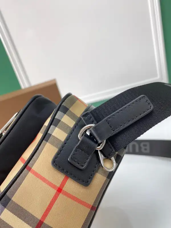 Bagsoffer yupoo BURBERRY Vintage Check and Leather Crossbody Bag