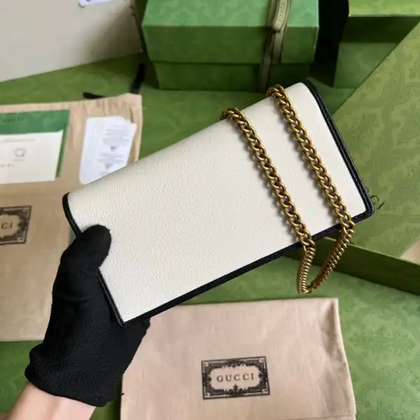 Bagsoffer Adidas x Gucci wallet with chain