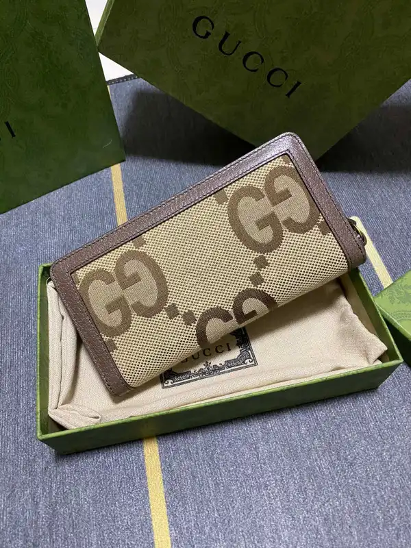 First bag ru Gucci Diana jumbo GG wallet