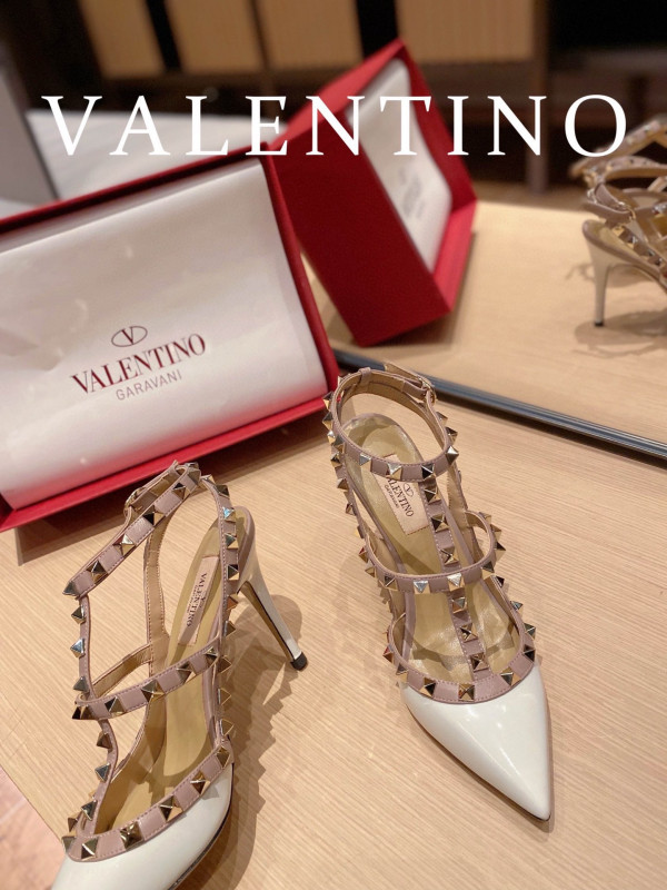 HOT SALE VALENTINO ROCKSTUD SANDAL