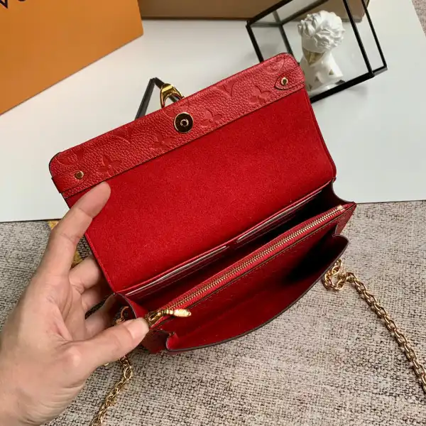 Bagsoffer LOUIS VUITTON VAVIN CHAIN WALLET