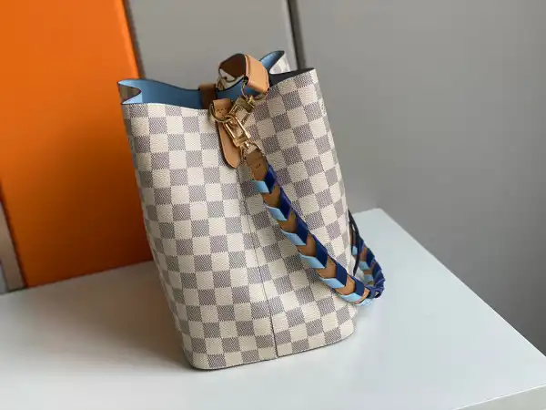 First bag ru LOUIS VUITTON NÉONOÉ MM