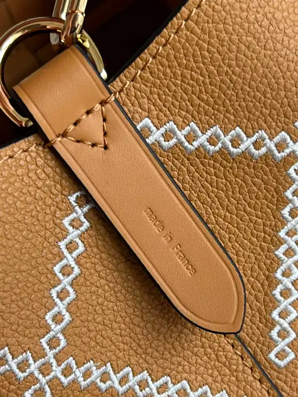 LOUIS VUITTON NÉONOÉ BB