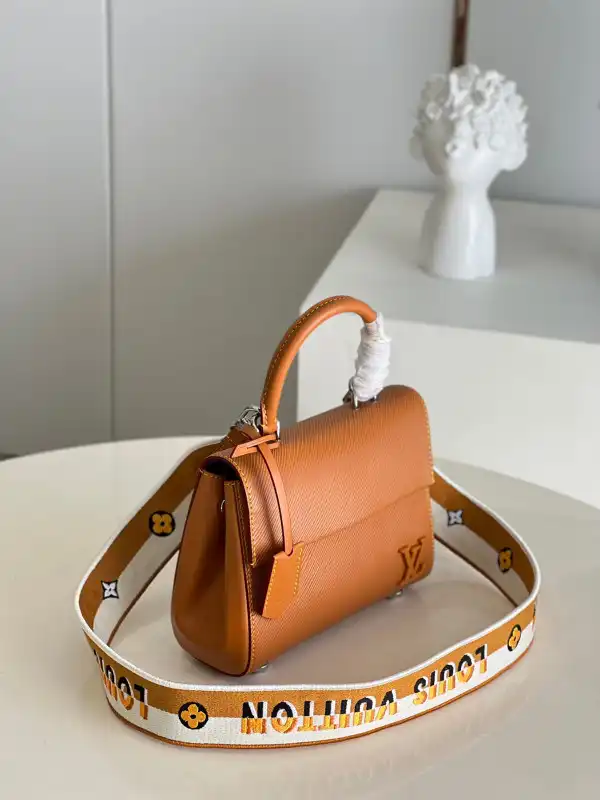 First bag ru LOUIS VUITTON CHANELUNY MINI