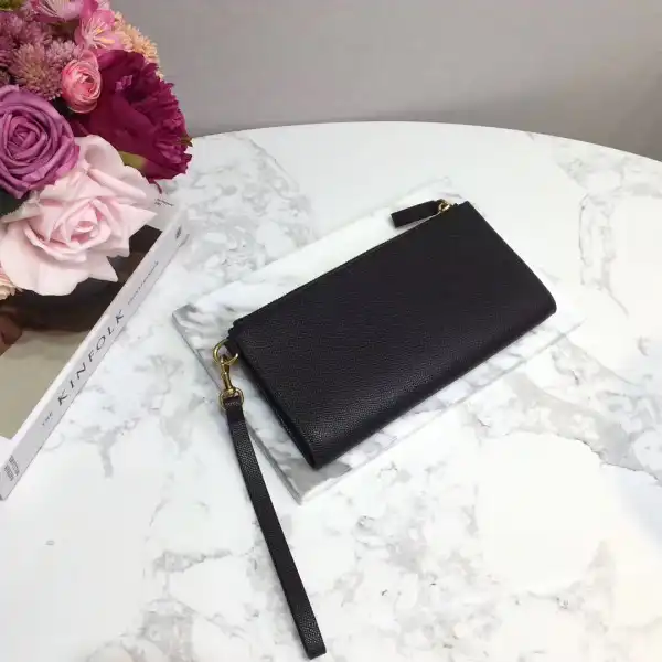 Yupoo bagsoffer VALENTINO GARAVANI VSLING GRAINY CLUTCH