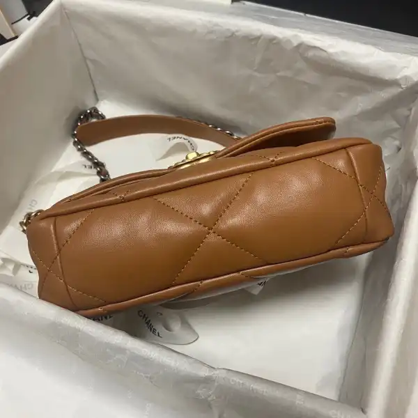 First bag ru CHANEL 19 FLAP BAG