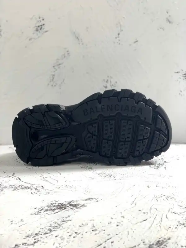 Frstbag ru BALENCIAGA TRACK SANDAL