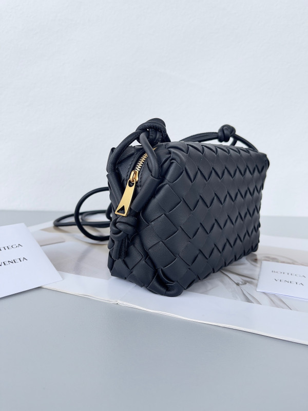 HOT SALE BOTTEGA VENETA Mini Loop Camera Bag