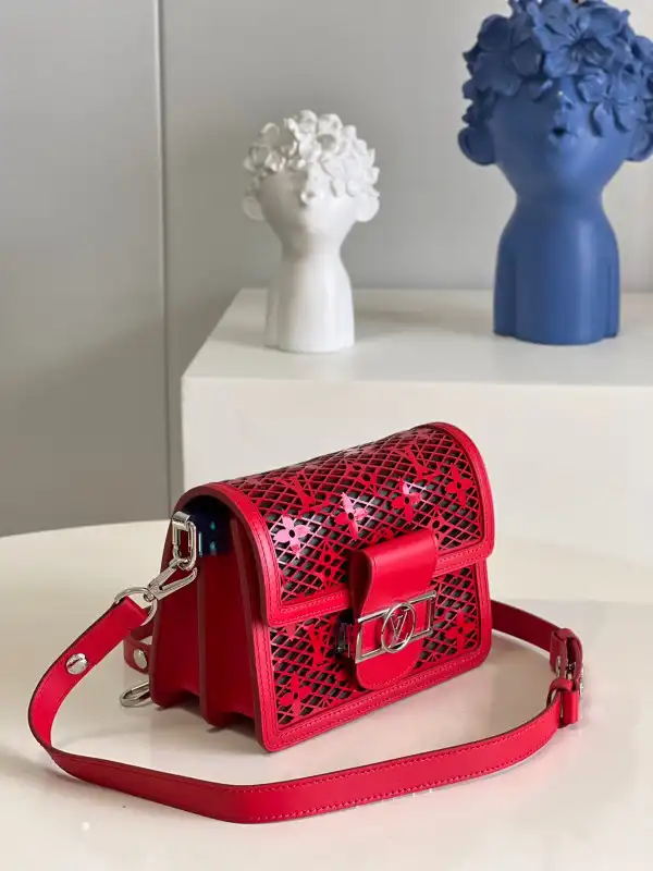 First bag ru LOUIS VUITTON DAUPHINE MINI