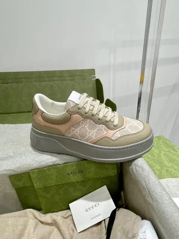 GUCCI Men's GG sneaker