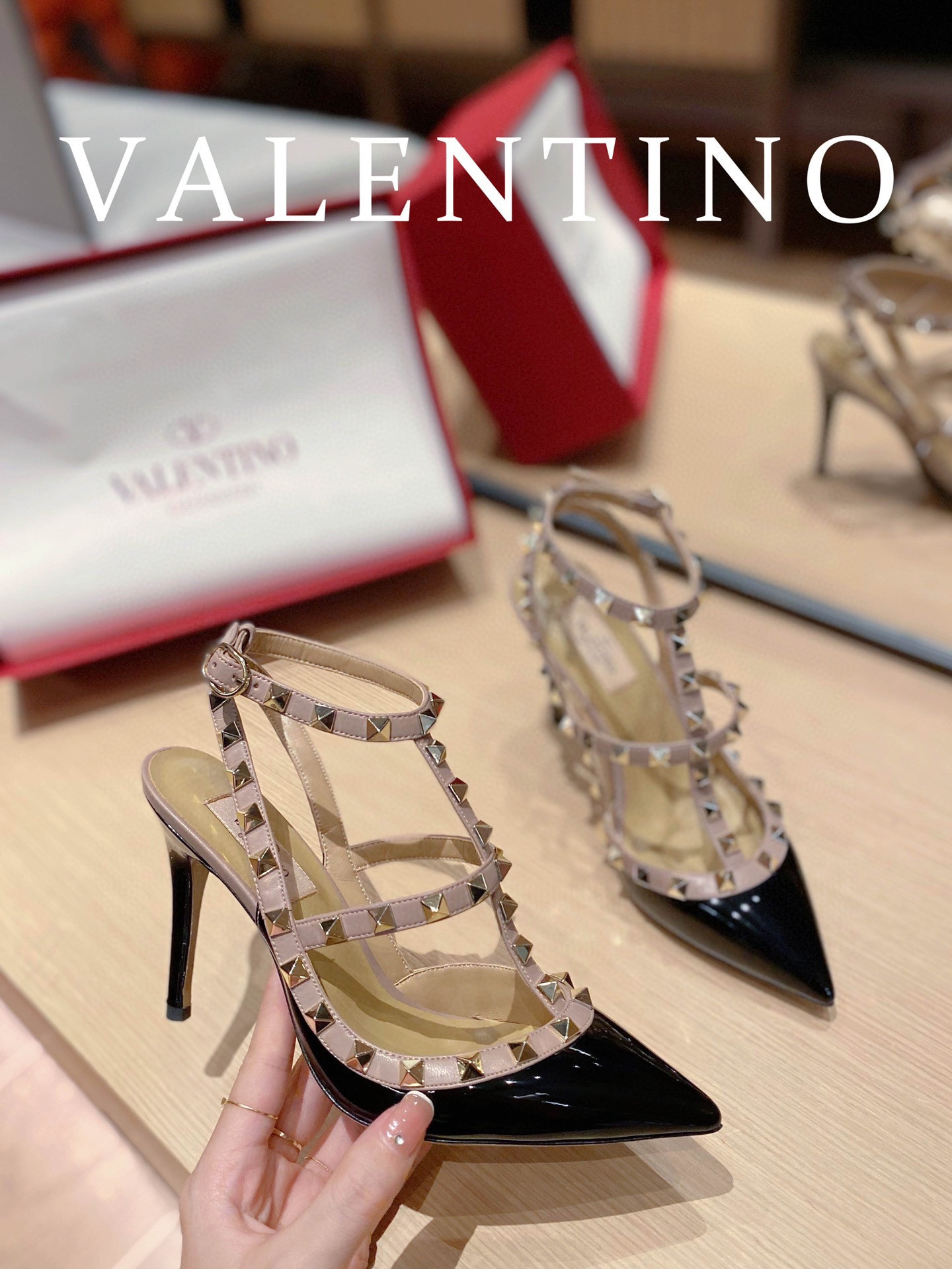 HOT SALE VALENTINO ROCKSTUD SANDAL