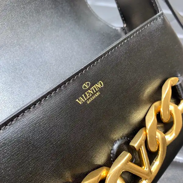 VALENTINO VLOGO CHAIN SMALL CALFSKIN SHOULDER BAG