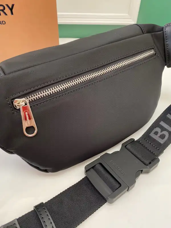 BURBERRY Bum Bag