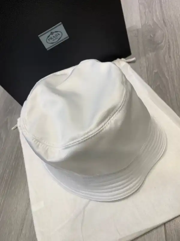 Bagsoffer PRADA Nylon Bucket Hat