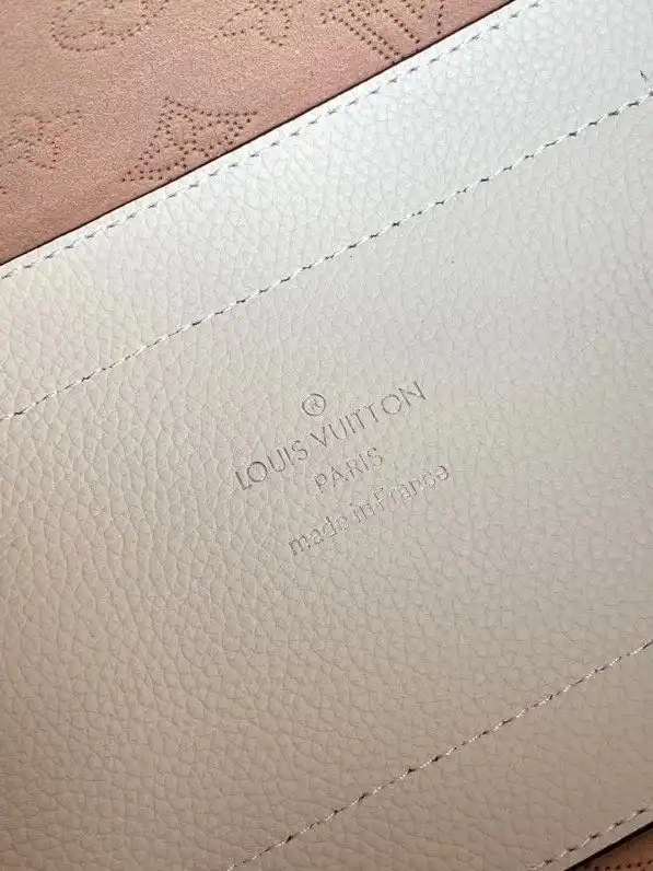 LOUIS VUITTON HINA PM