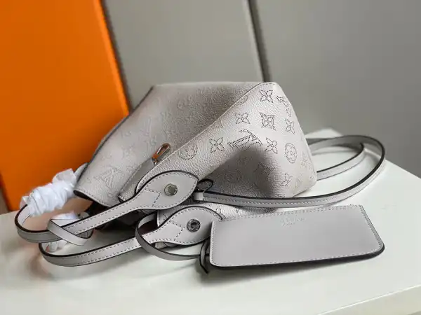 LOUIS VUITTON HINA PM