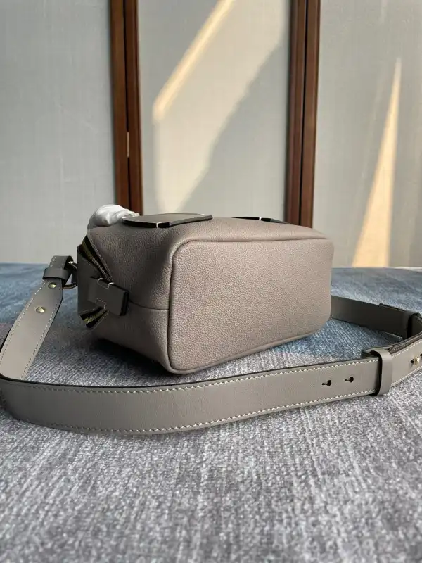 First Bag Ru CHLOÉ SMALL DARIA BAG