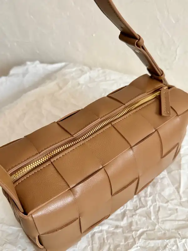 First Bag Ru BOTTEGA VENETA BRICK CASSETTE