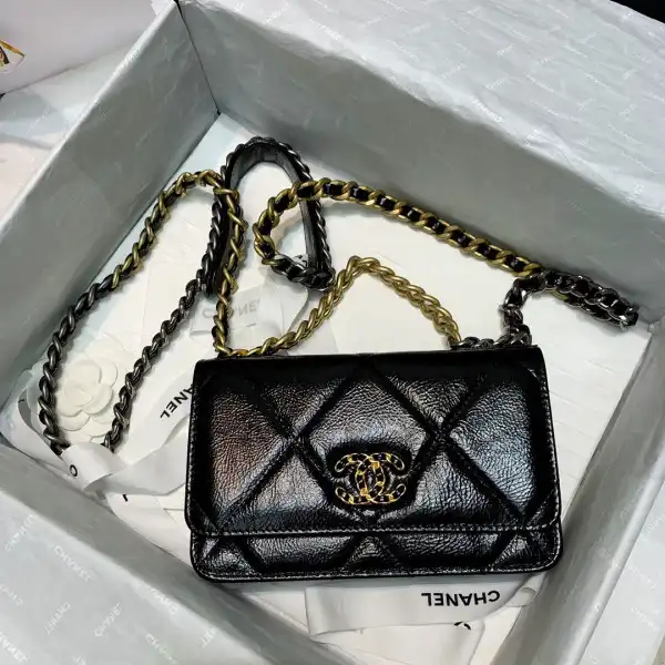 Frstbag ru CHANEL19 WALLET ON CHAIN