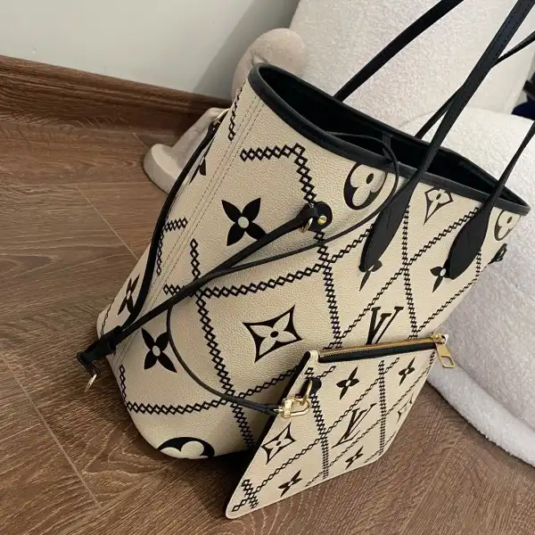 First bag ru LOUIS VUITTON NEVERFULL MM