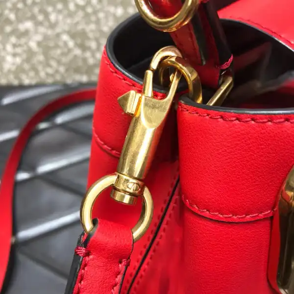 First bag ru Valentino VLOGO SIGNATURE